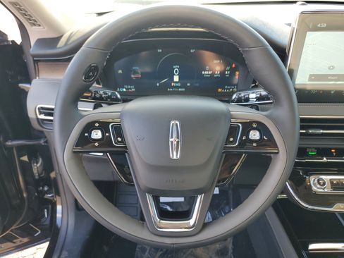 New 2025 Lincoln Corsair Reserve image 16