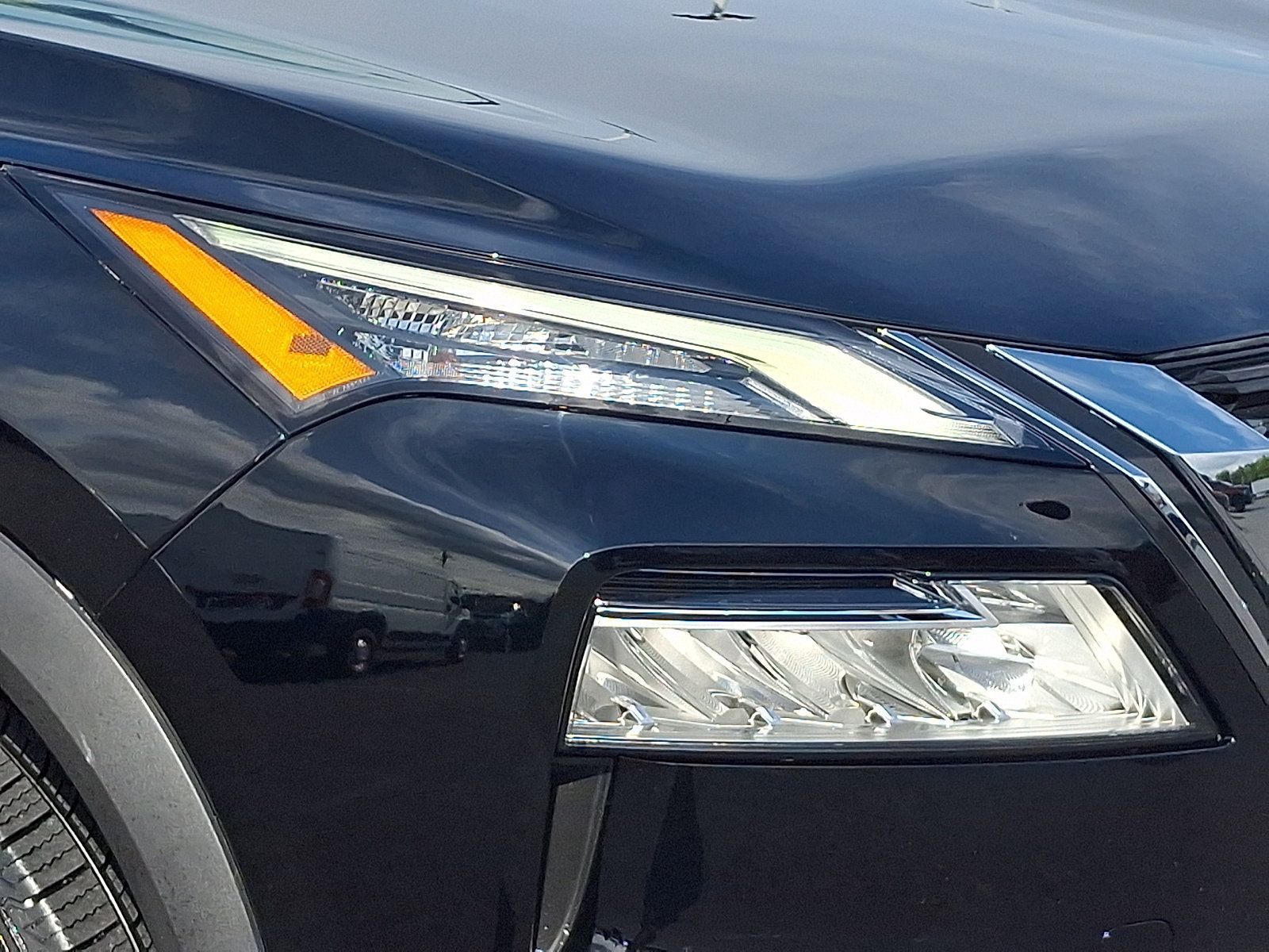 Certified 2023 Nissan Rogue SV w/ SV Premium B Package AWD/4WD image 9