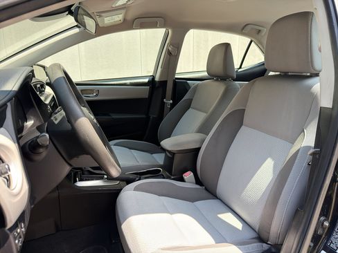 Used 2018 Toyota Corolla LE FWD image 11