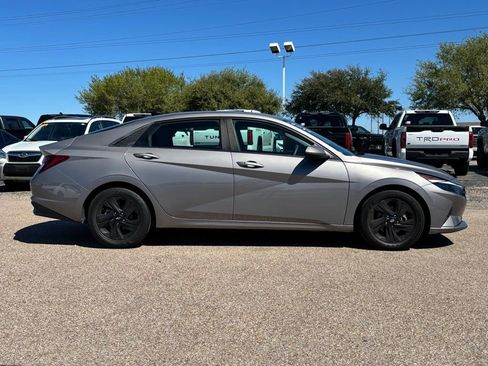 Used 2021 Hyundai Elantra SEL image 4