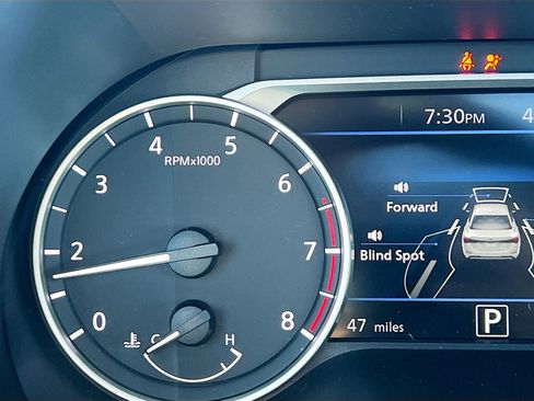 Used 2025 Nissan Sentra SR w/ SR Premium Package image 12