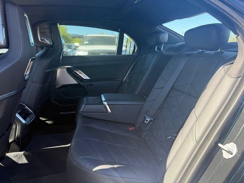 Used 2023 BMW 740i RWD image 9