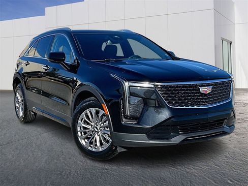 Used 2024 Cadillac XT4 Premium Luxury image 9