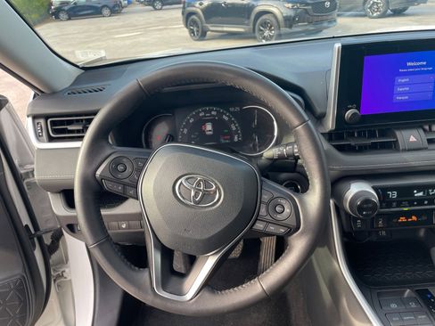 Used 2025 Toyota RAV4 XLE image 32