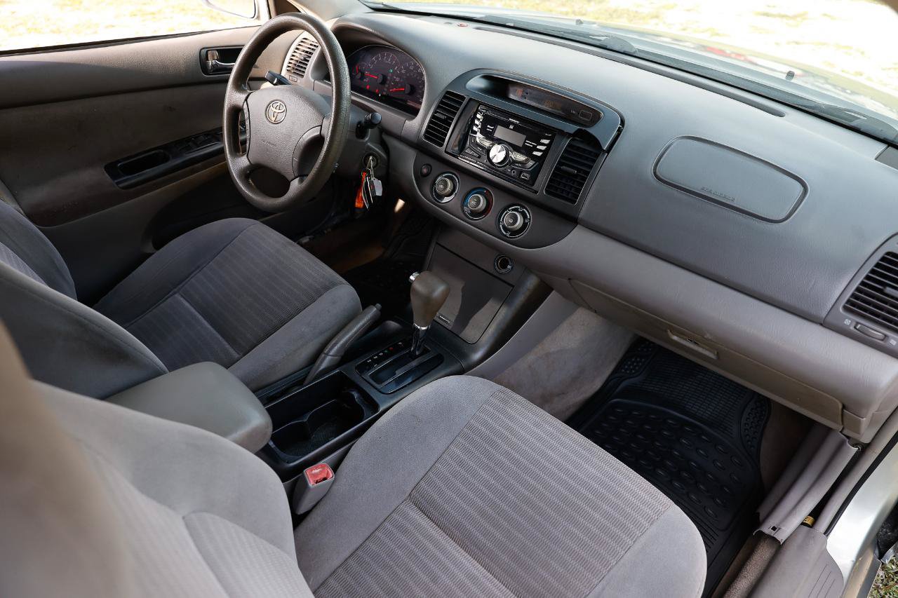 Used 2005 Toyota Camry LE FWD image 16
