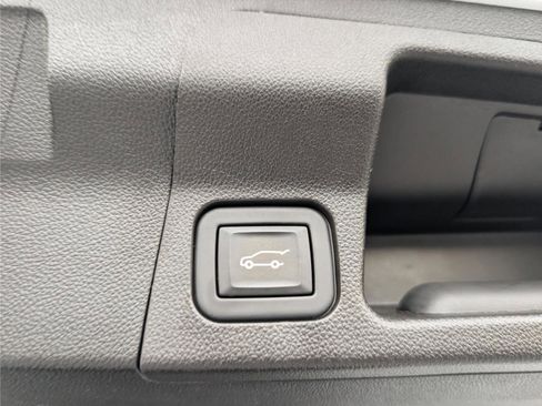 Used 2023 GMC Acadia SLT image 14