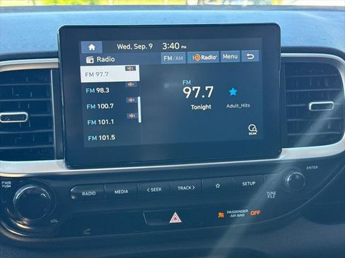 Used 2021 Hyundai Venue SE FWD image 16