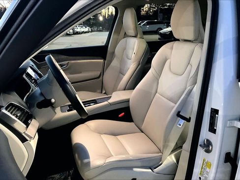 Certified 2024 Volvo XC90 B6 Plus w/ Protection Package Premier image 8
