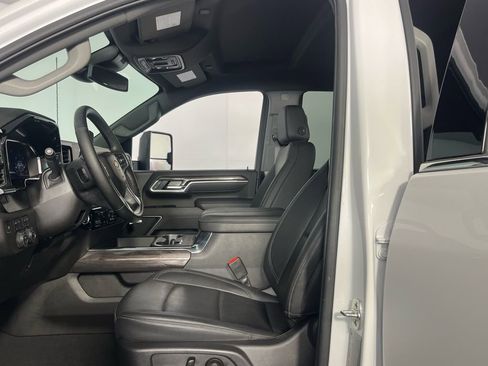 Used 2025 Chevrolet Silverado 2500 LTZ w/ LTZ Convenience Package image 21