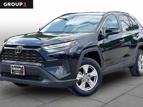 Used 2025 Toyota RAV4 XLE FWD image 1