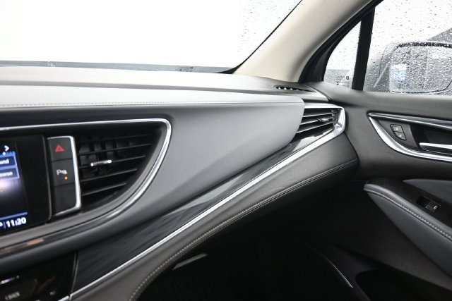 Used 2020 Buick Enclave Essence AWD/4WD image 25