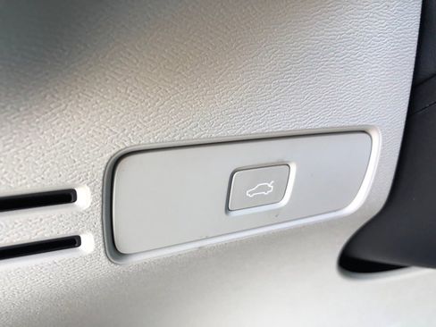 Used 2023 Volvo XC40 B5 Plus w/ Driver Assist Package image 12