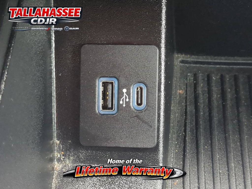 Used 2021 Ford Expedition XLT w/ FX4 Off-Road Package AWD/4WD image 32
