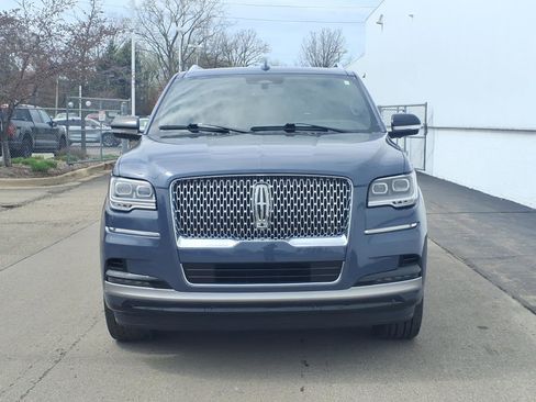 Used 2022 Lincoln Navigator Reserve image 2