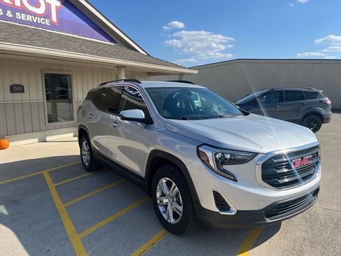 Used 2020 GMC Terrain SLE w/ Driver Convenience Package image 3