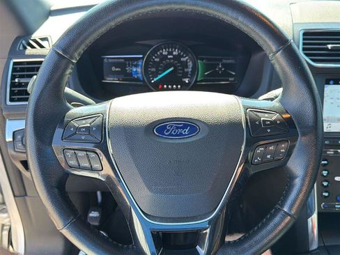 Used 2017 Ford Explorer Limited w/ Equipment Group 301A AWD/4WD image 11