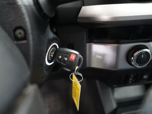 Used 2017 Toyota Tacoma SR5 AWD/4WD image 22