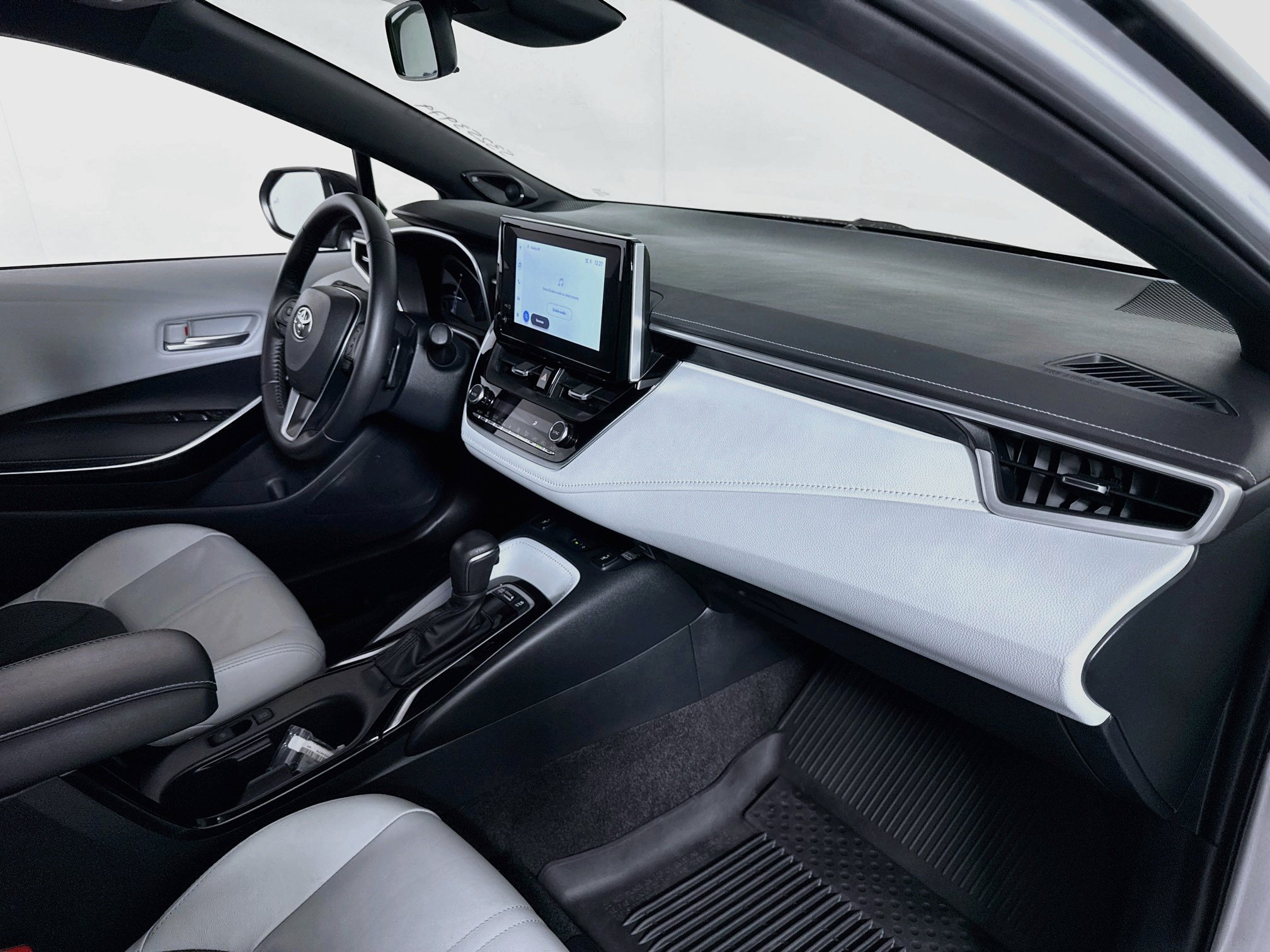 Certified 2025 Toyota Corolla XSE FWD image 21