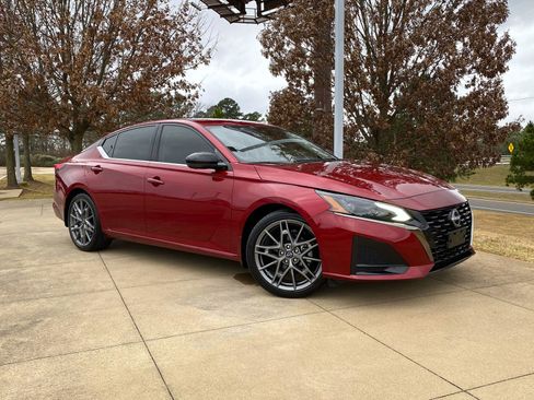 Used 2023 Nissan Altima 2.0 SR image 1