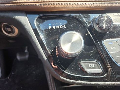 Used 2021 Chrysler Pacifica Limited w/ Premium & Safety Sphere Group image 7