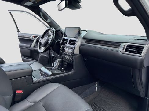 Used 2022 Lexus GX 460 Premium w/ Accessory Package AWD/4WD image 11