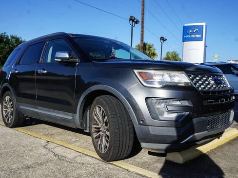 Used 2017 Ford Explorer Platinum AWD/4WD image 2