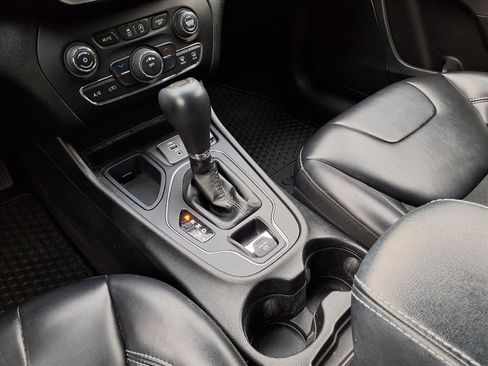 Used 2019 Jeep Cherokee Latitude Plus w/ Cold Weather Group image 16