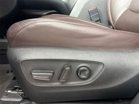 Certified 2022 Toyota Sienna Platinum image 32