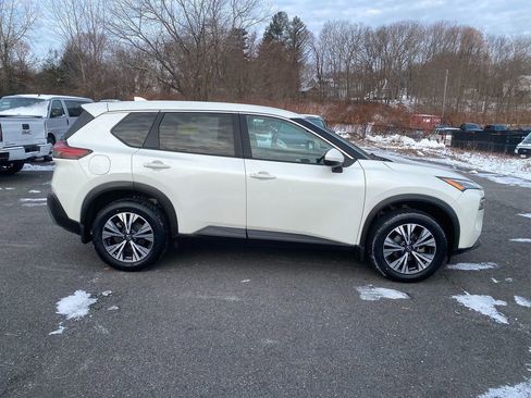 Used 2022 Nissan Rogue SV image 4