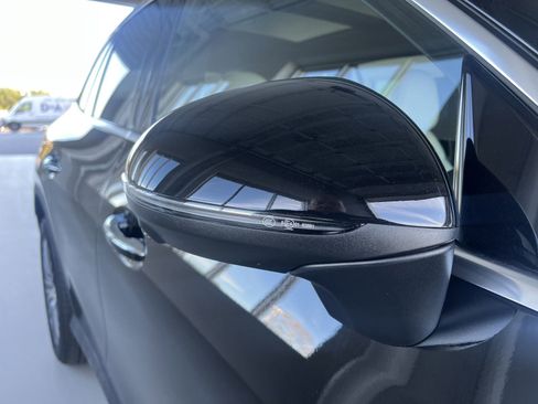 Certified 2025 Mercedes-Benz GLC 300 image 8