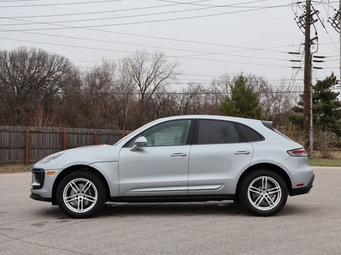 Certified 2026 Porsche Macan AWD/4WD image 2