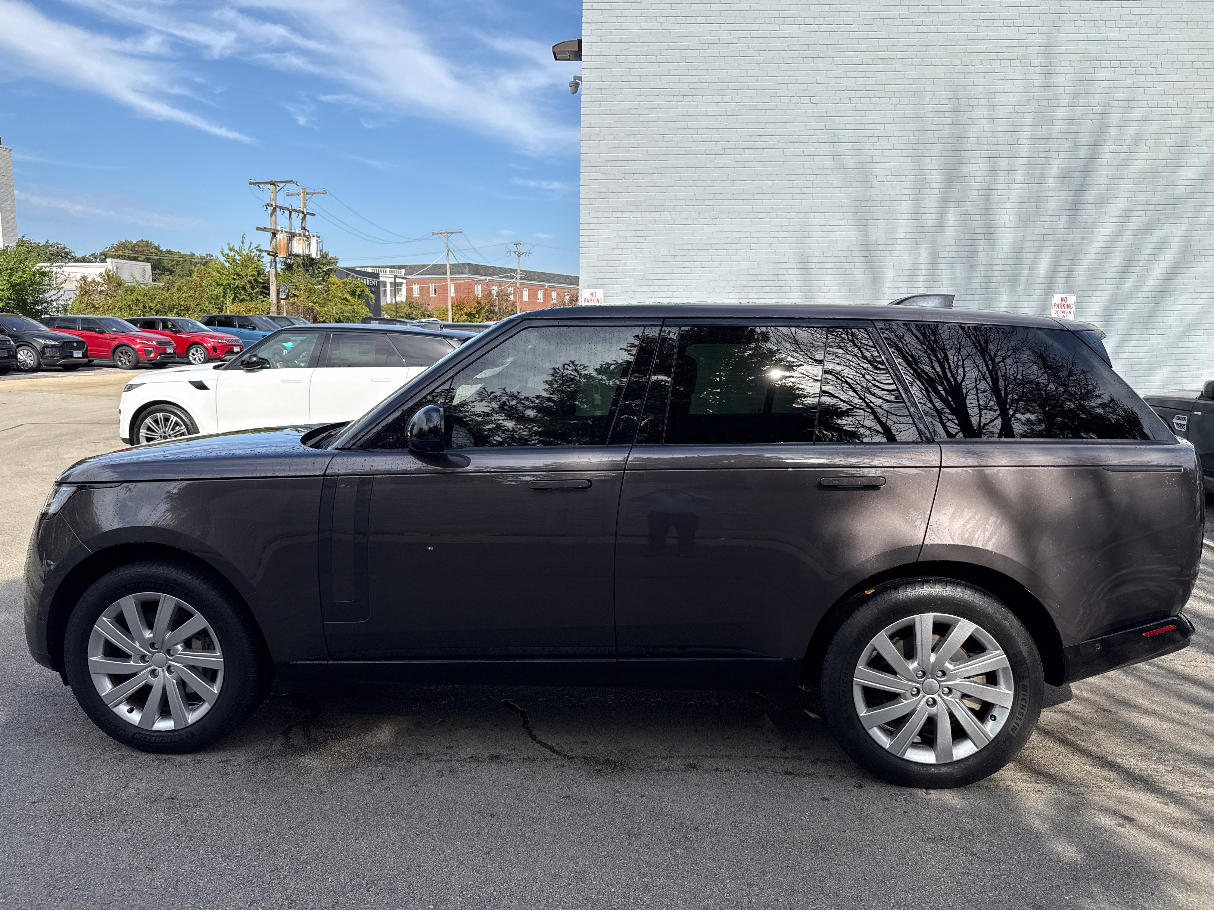 Used 2023 Land Rover Range Rover SE AWD/4WD image 2