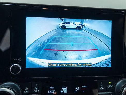 Used 2023 Toyota Highlander XLE FWD image 29