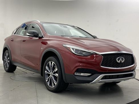 Used 2017 INFINITI QX30 Premium w/ Technology Package AWD/4WD image 7