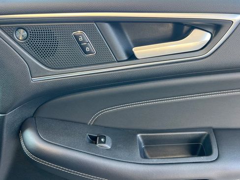 Used 2024 Ford Edge Titanium image 21