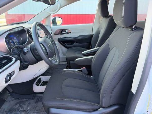Used 2023 Chrysler Voyager LX FWD image 22