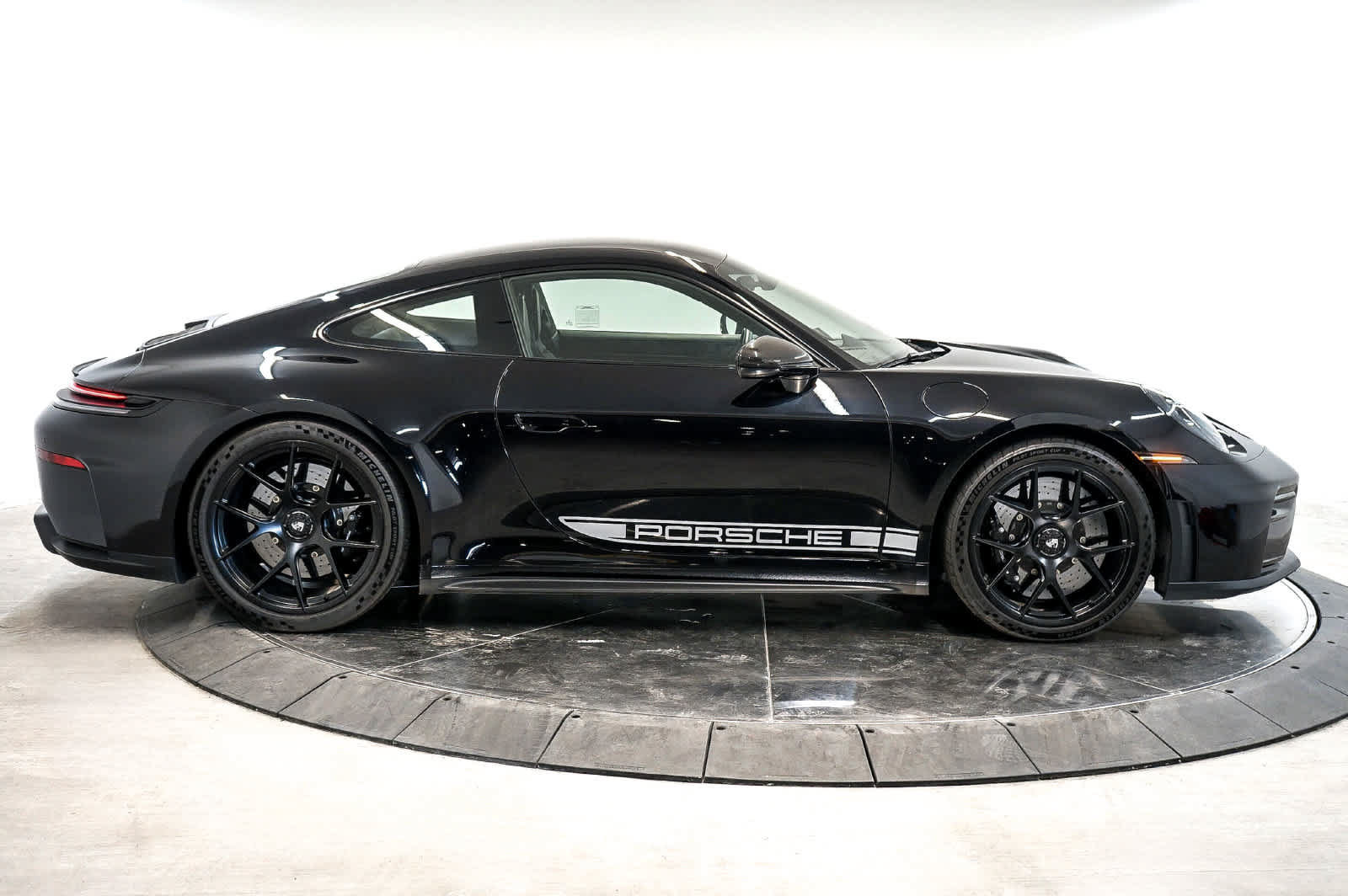Certified 2025 Porsche 911 GT3 RWD image 8
