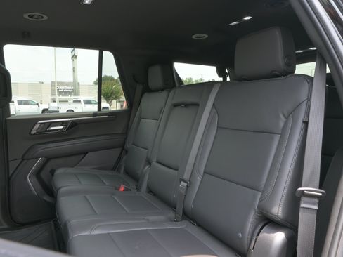 Used 2025 Chevrolet Tahoe LT RWD image 11