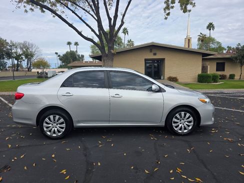 Used 2013 Toyota Corolla LE Special Edition image 3