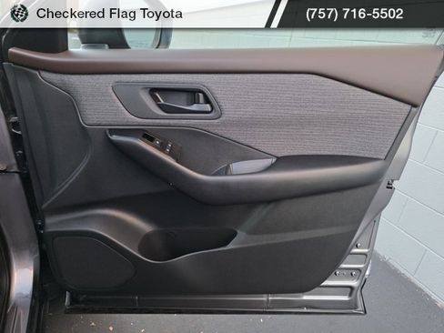 Used 2023 Nissan Rogue S image 40