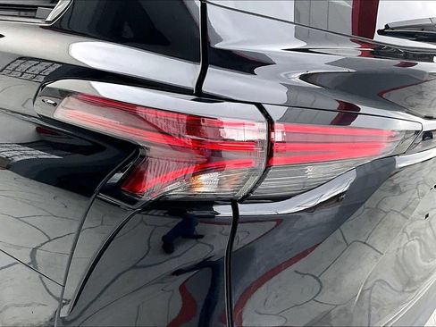 Certified 2022 Toyota Sienna XLE image 22