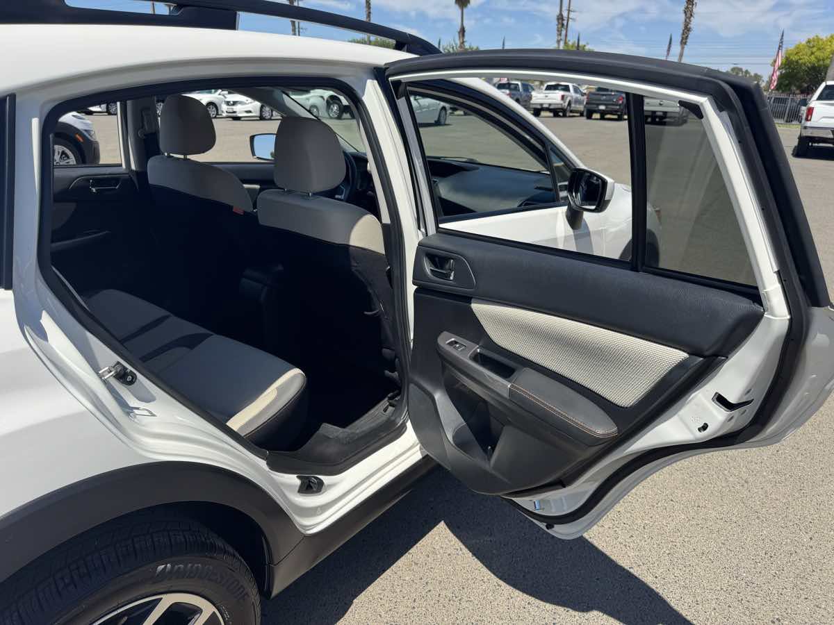 Used 2017 Subaru Crosstrek 2.0i Premium w/ Moonroof Package AWD/4WD image 18