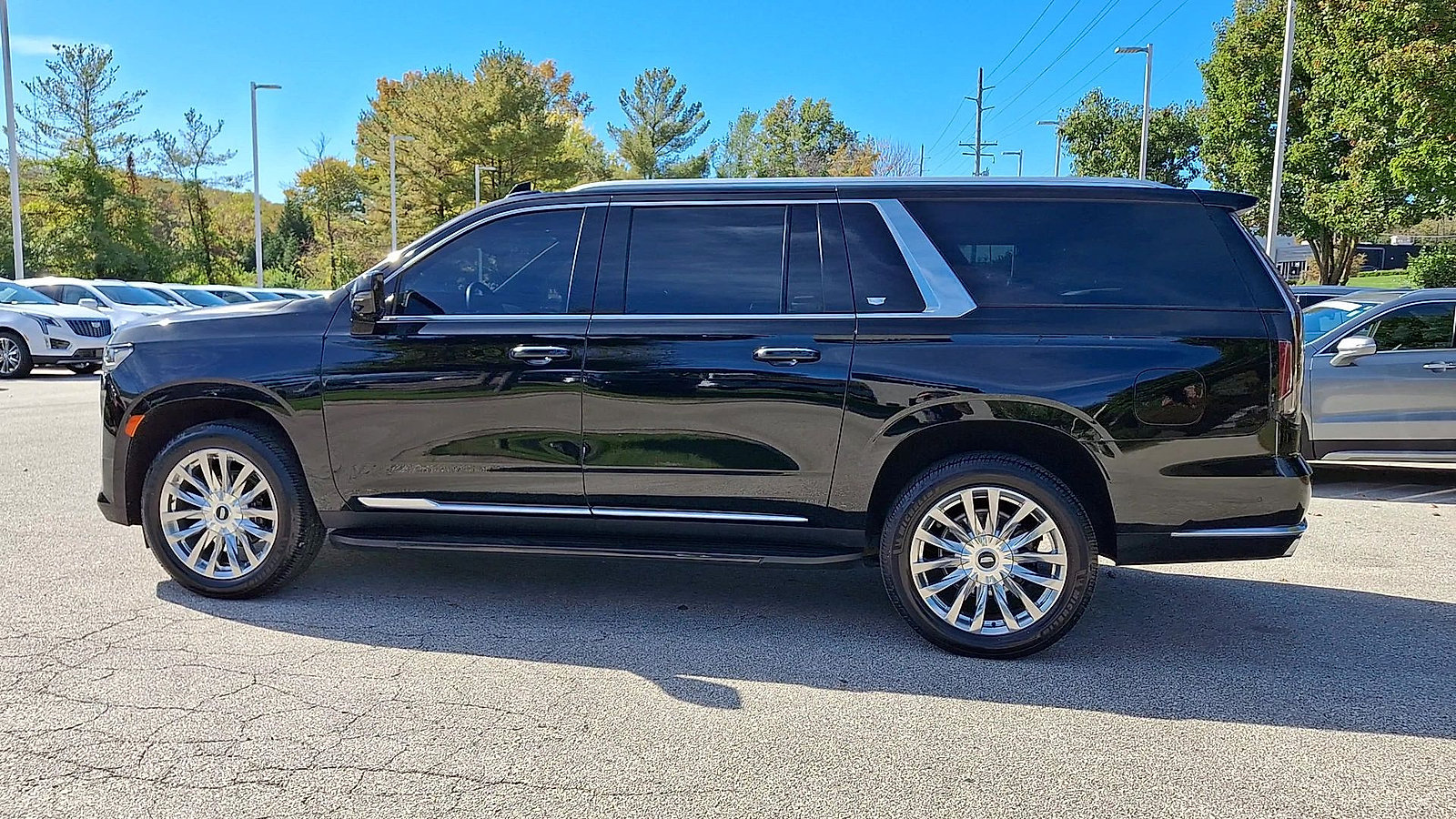 Used 2023 Cadillac Escalade ESV Premium Luxury AWD/4WD image 6