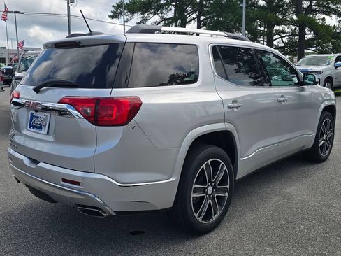 Used 2017 GMC Acadia Denali w/ Technology Package FWD image 5