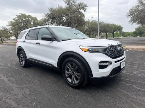 Used 2021 Ford Explorer XLT w/ Equipment Group 202A RWD image 9