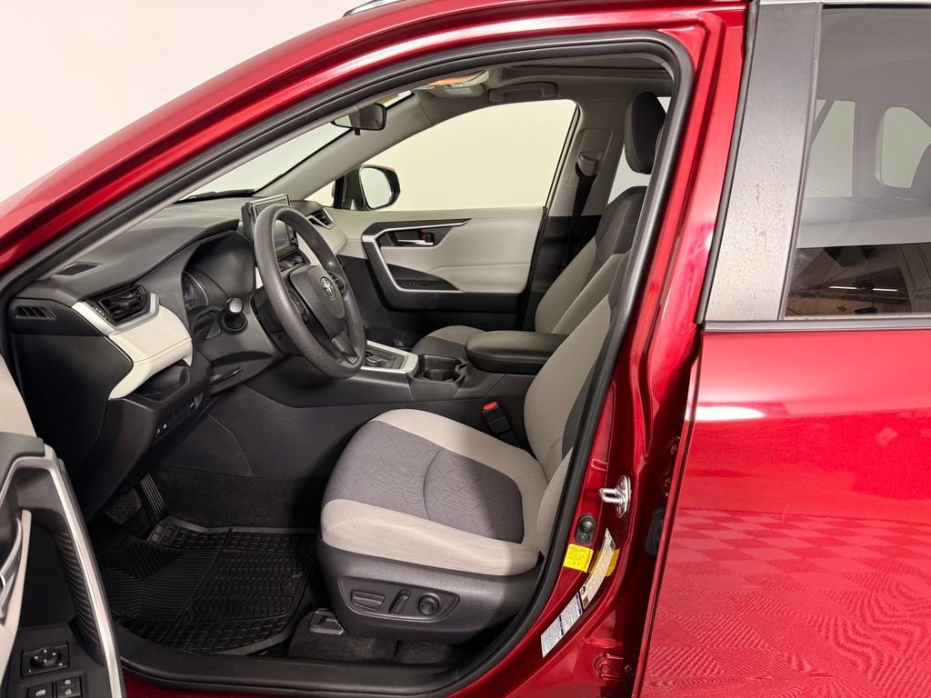 Used 2019 Toyota RAV4 XLE w/ Convenience Package AWD/4WD image 2