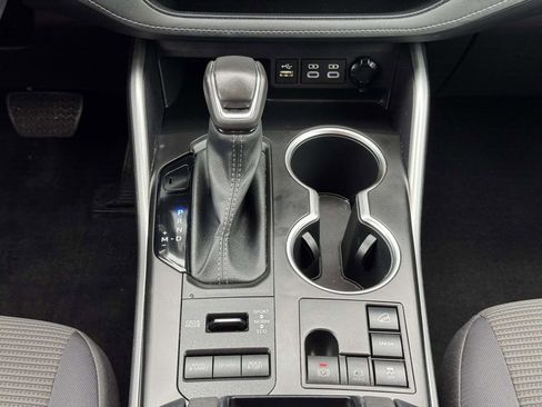 Used 2023 Toyota Highlander LE image 6