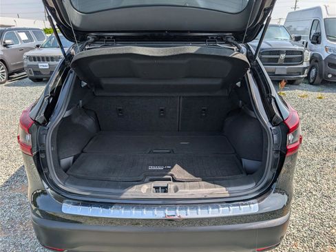 Used 2020 Nissan Rogue Sport SV FWD image 12