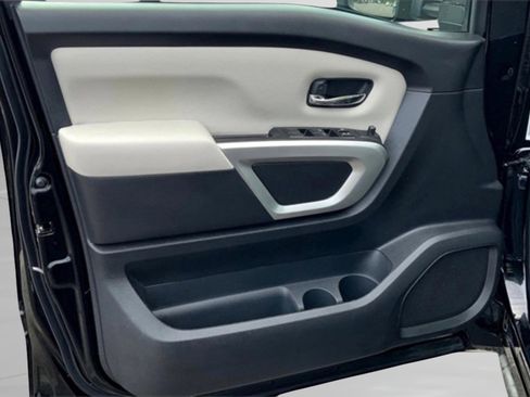 Used 2024 Nissan Titan SV w/ SV Convenience Package image 24