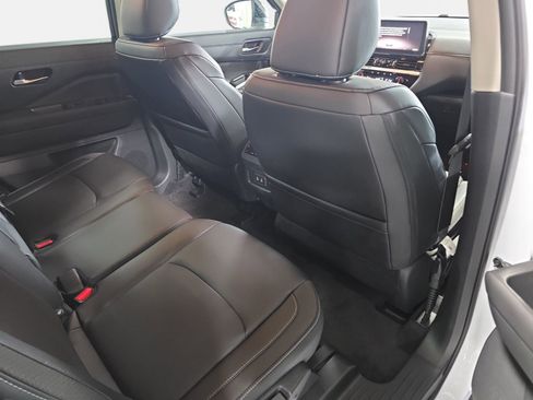 New 2026 Nissan Pathfinder SL FWD image 11